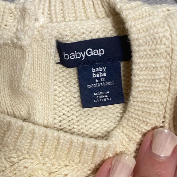 ❤️3/$30❤️Baby Gap Off White Cotton Cable sweater 6-12mths - Picture 3 of 5